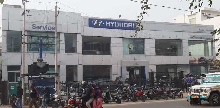 MODERN HYUNDAI SHOWROOM