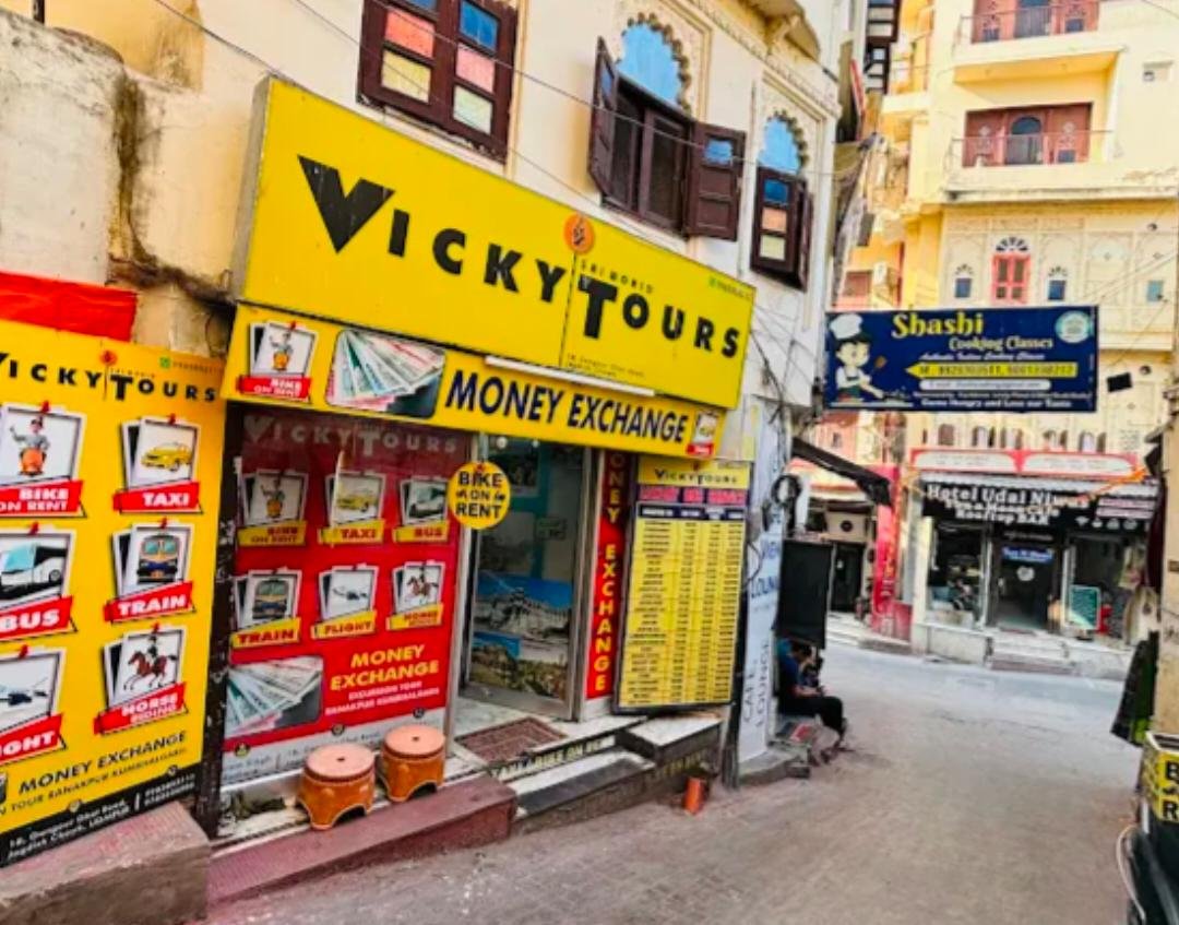 VICKY TOUR'S