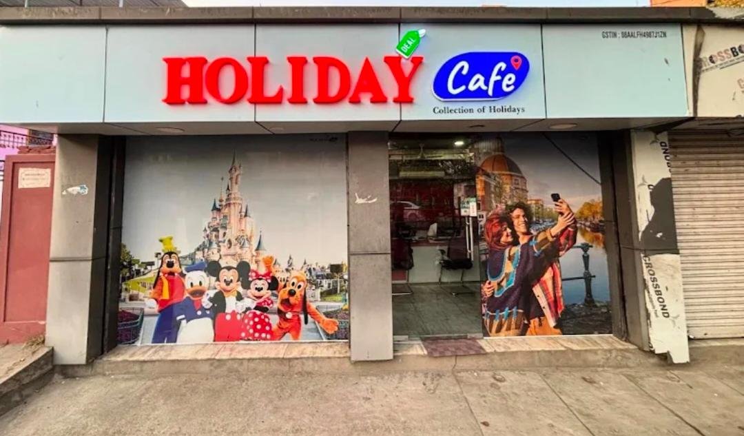 HOLIDAY CAFE