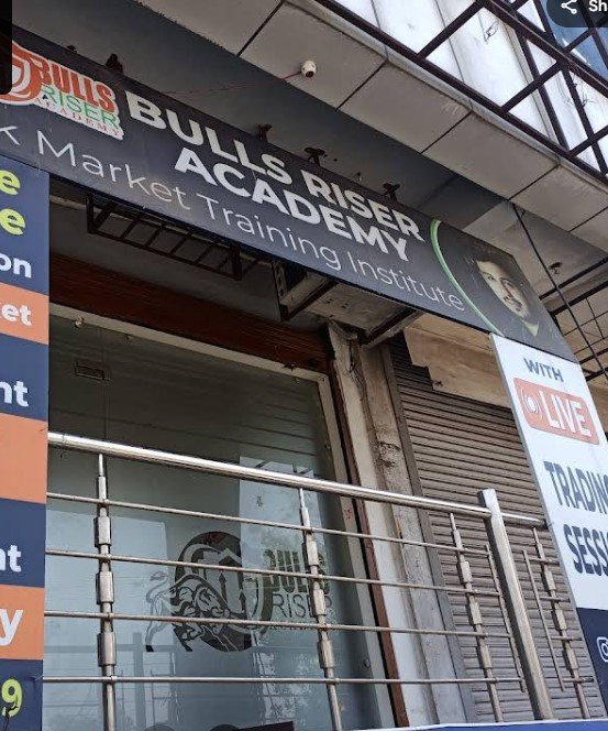 BULLS RISER ACADEMY